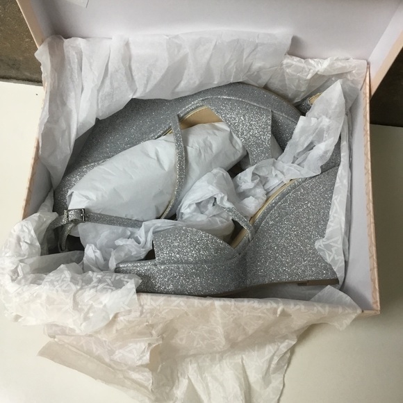 Jewel Badgley Mischka Women's Averie Silver - Picture 2 of 4